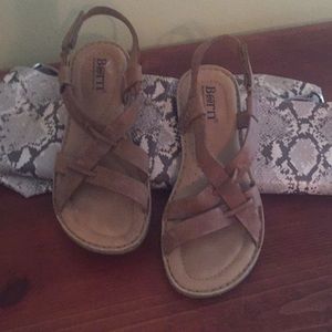 Born sandals